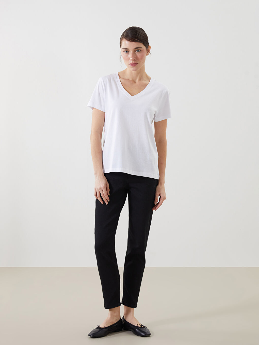 LCWAIKIKI Classic V Neck Women's T-Shirt -W53330Z8-Q6K