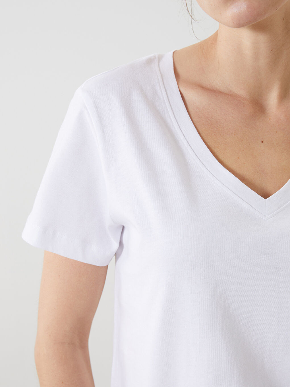 LCWAIKIKI Classic V Neck Women's T-Shirt -W53330Z8-Q6K