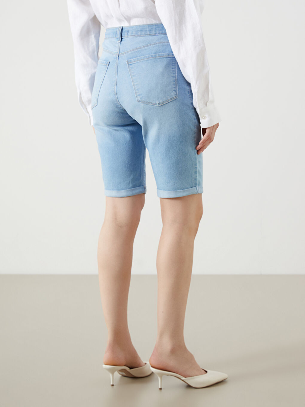 شورت دينيم رفيع للسيدات-3