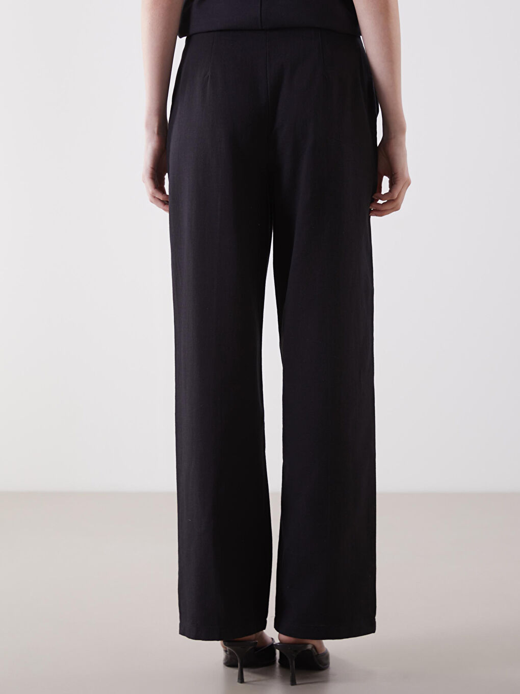 Siyah Keten Karışımlı Kadın Pileli Pantolon-3