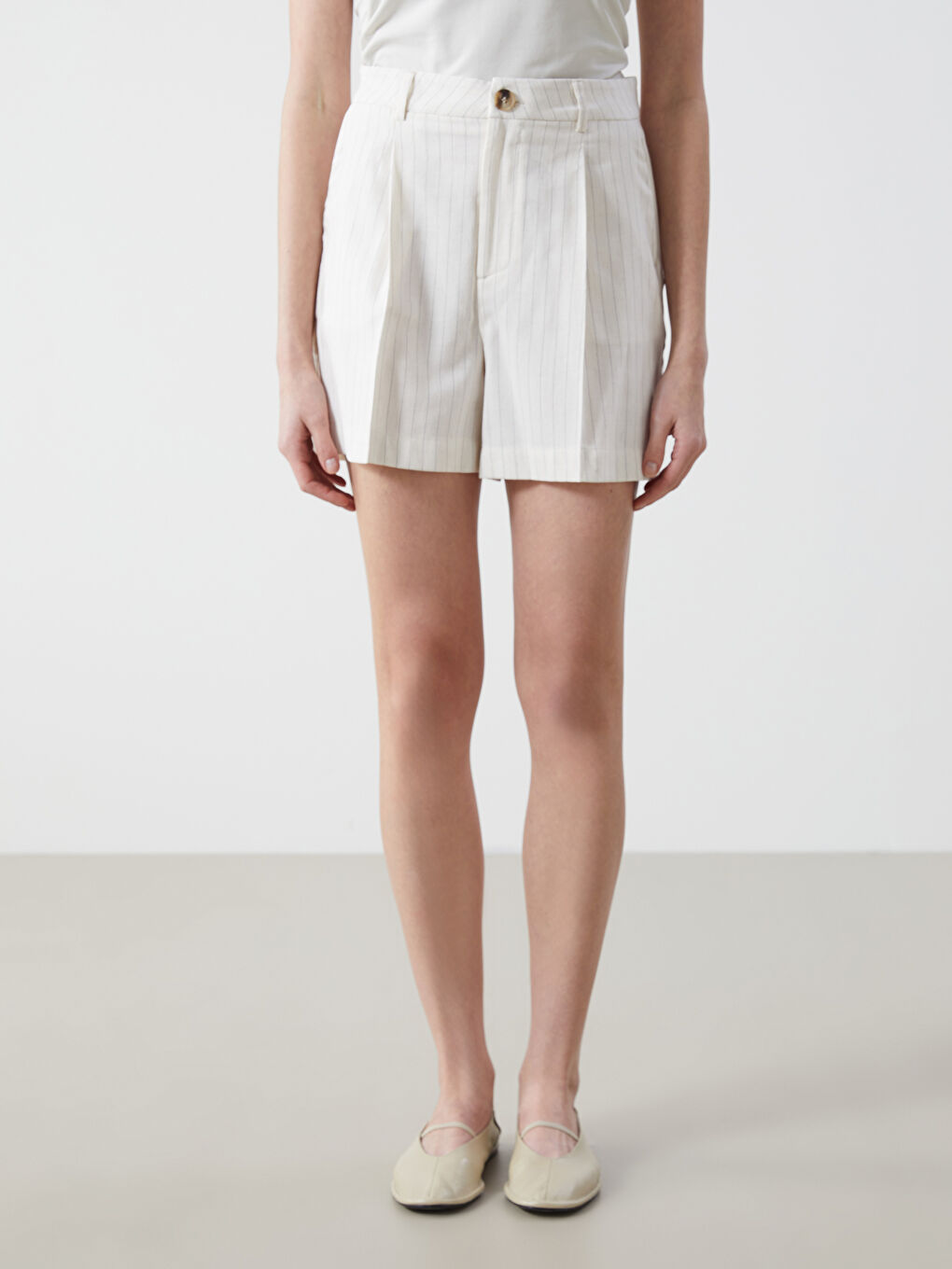 Bej Loose Fit Çizgili Keten Karışımlı Kadın Şort-3