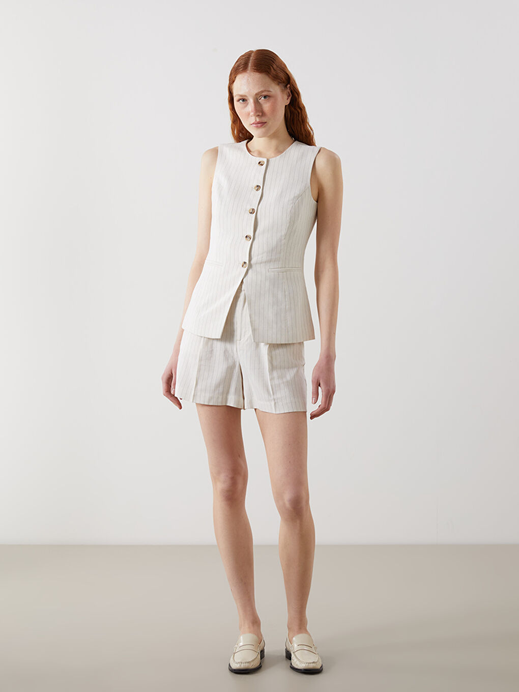 Bej Loose Fit Çizgili Keten Karışımlı Kadın Şort