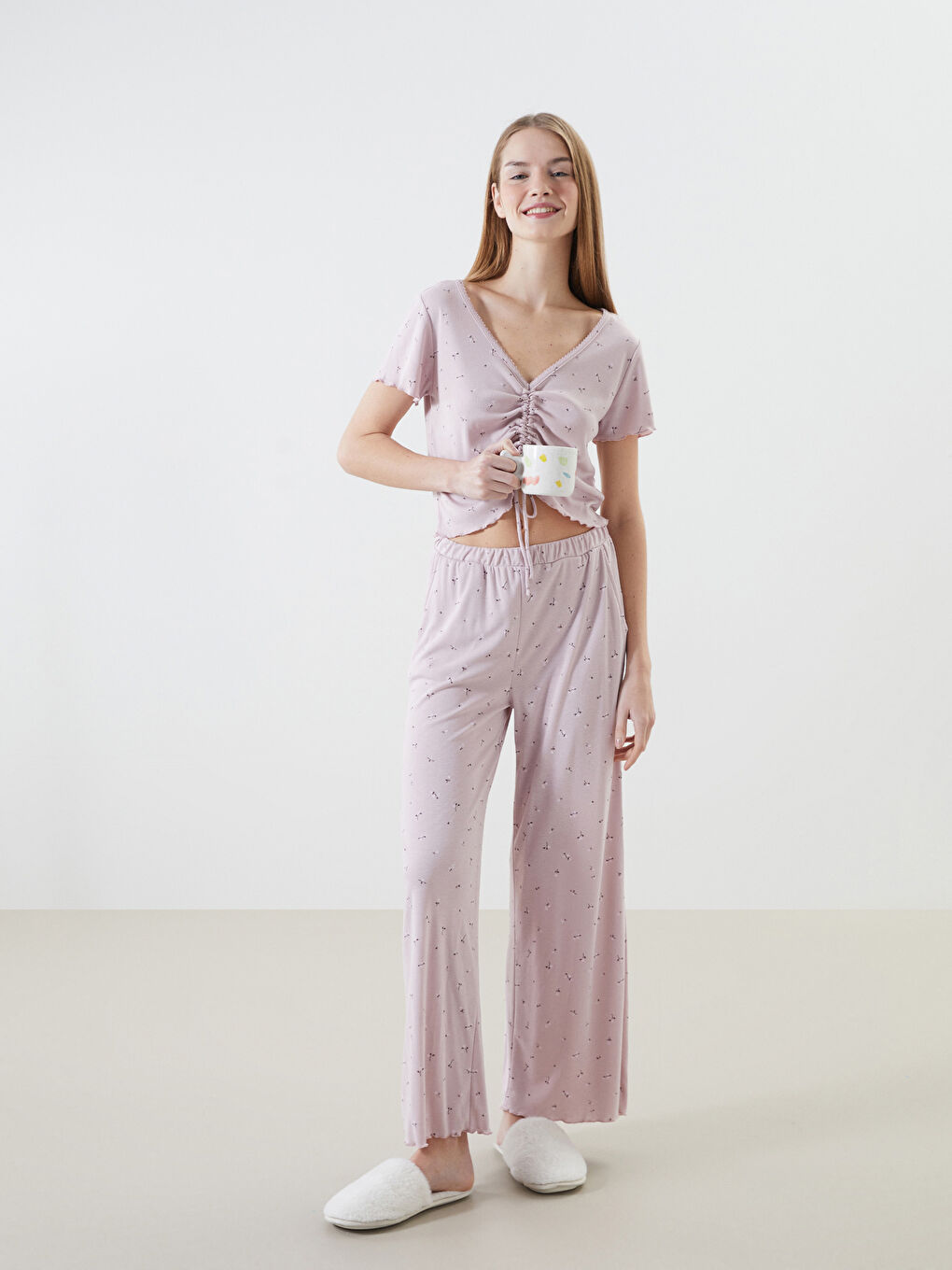 Pembe V Yaka Çiçekli Kadın Pijama Takımı-1