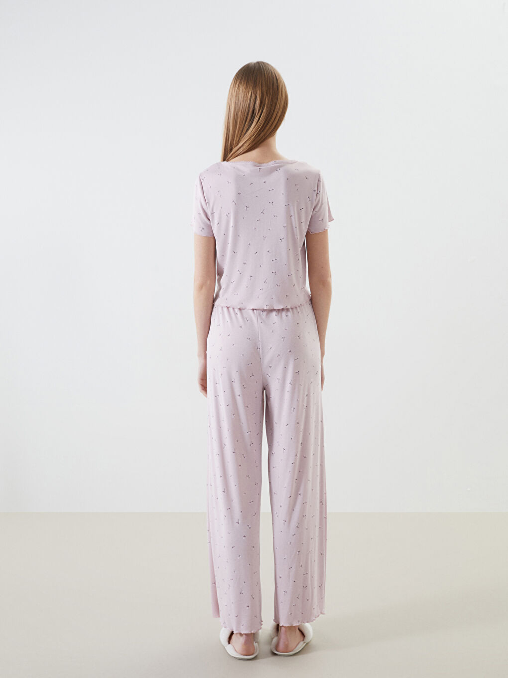 Pembe V Yaka Çiçekli Kadın Pijama Takımı-4