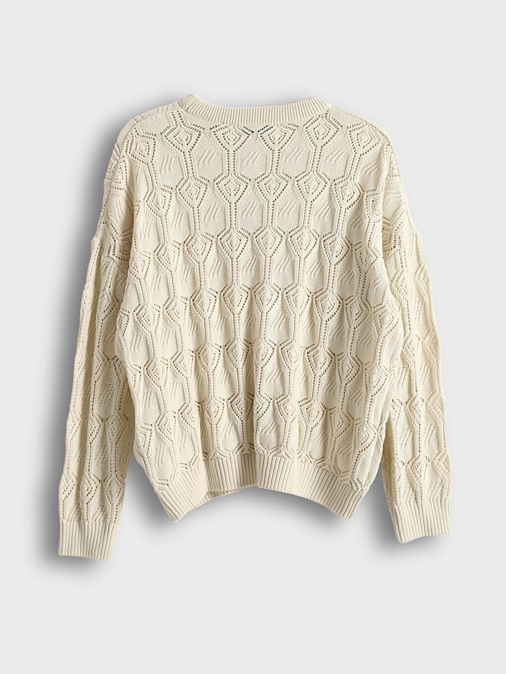 ქალის აჟურული სვიტერი მრგვალი ყელით-6