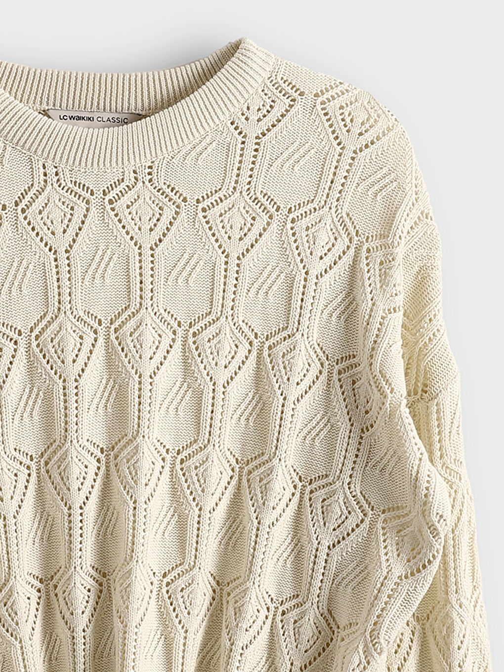 ქალის აჟურული სვიტერი მრგვალი ყელით-9