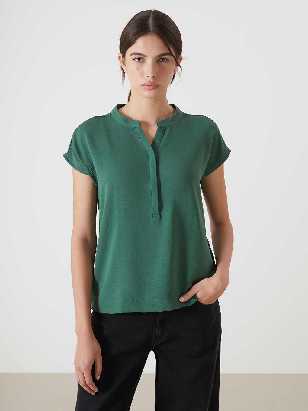 Yeşil Kaçık Yaka Kadın Bluz