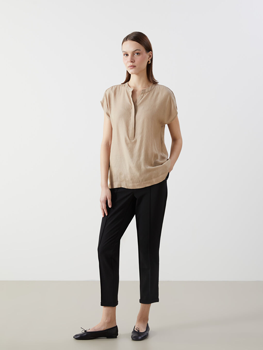 Bej Kaçık Yaka Kadın Bluz-1