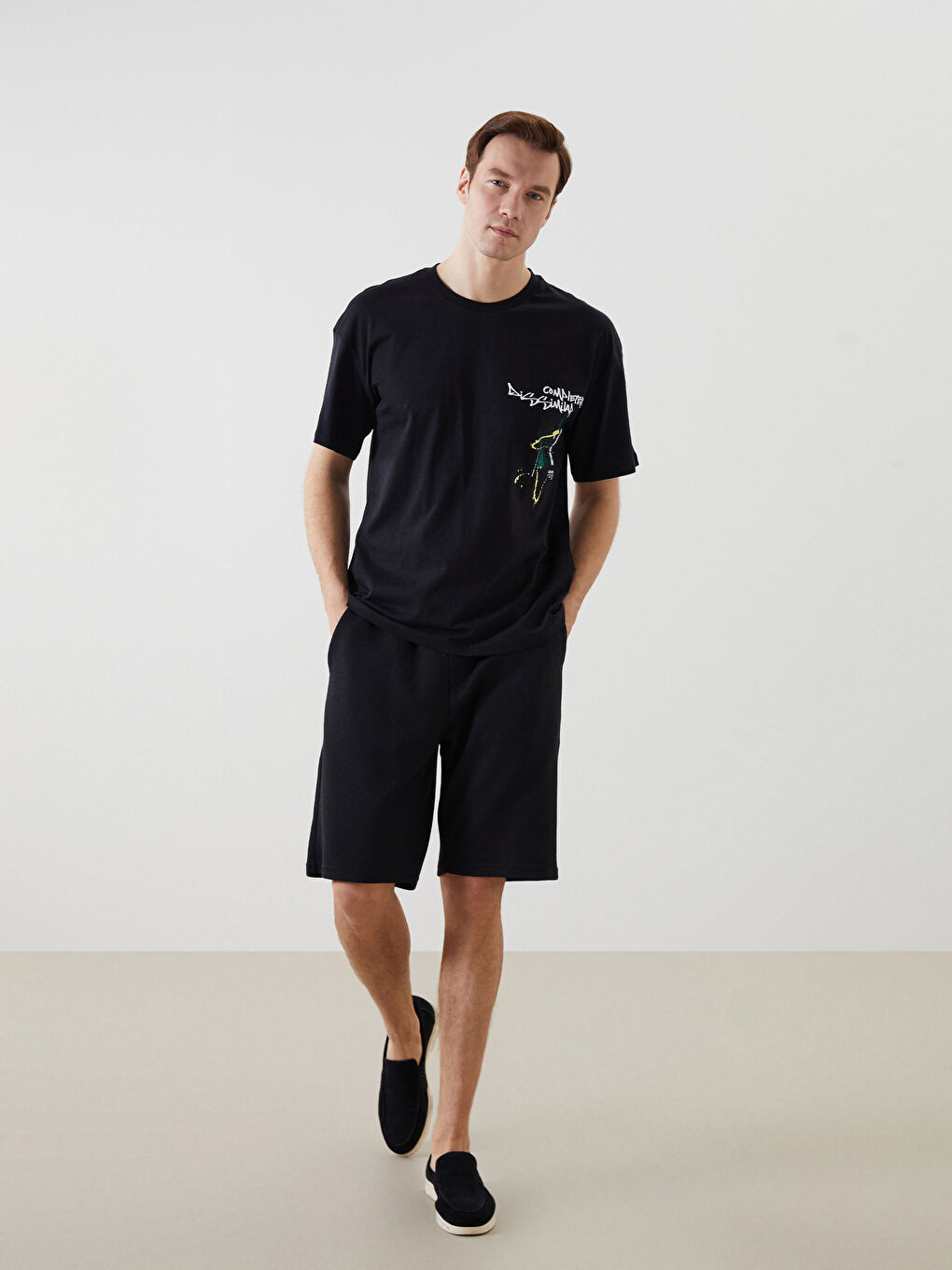 Siyah Standart Kalıp Erkek Bermuda Şort