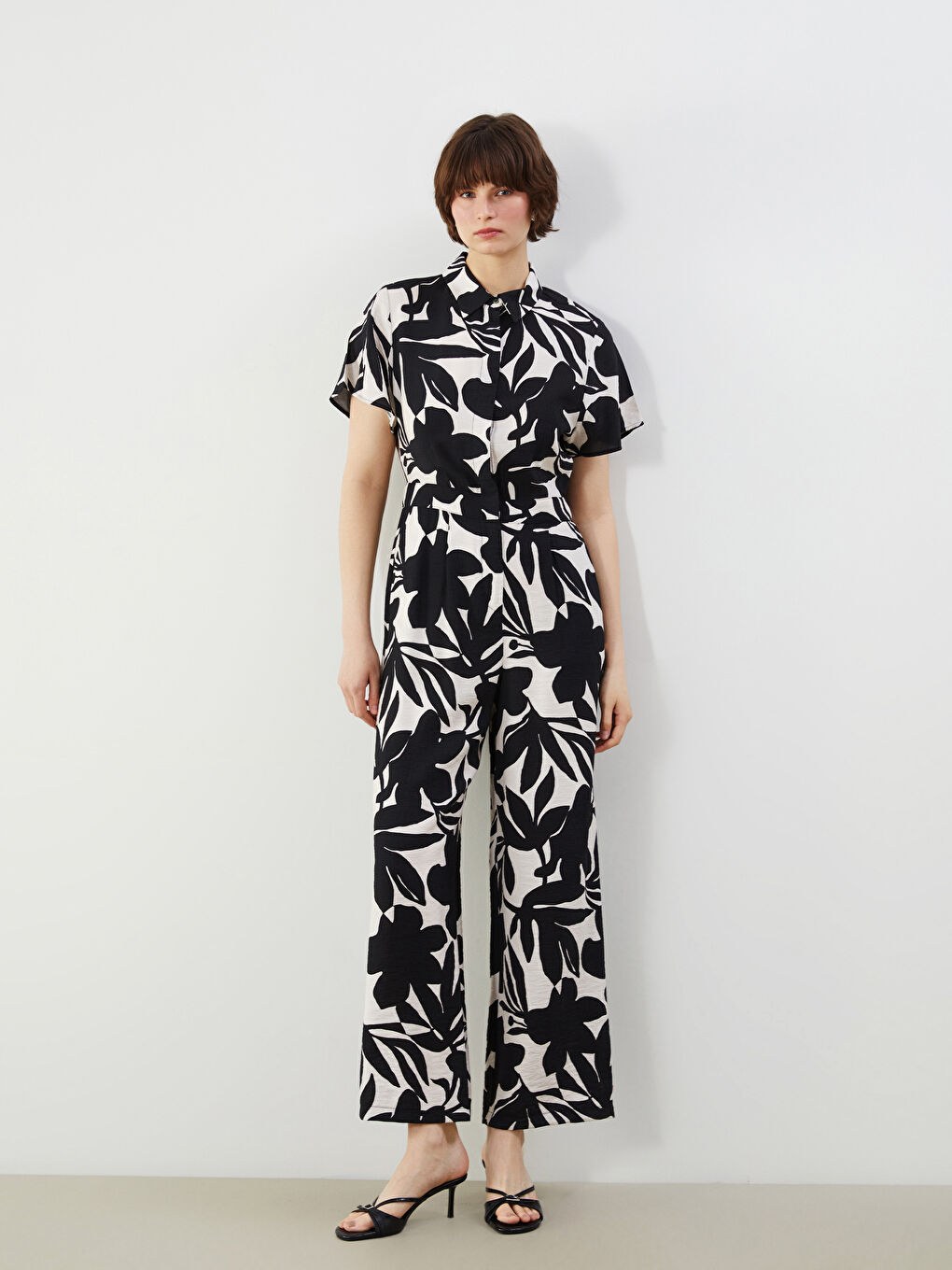 Siyah Gömlek Yaka Çiçekli Kadın Tulum