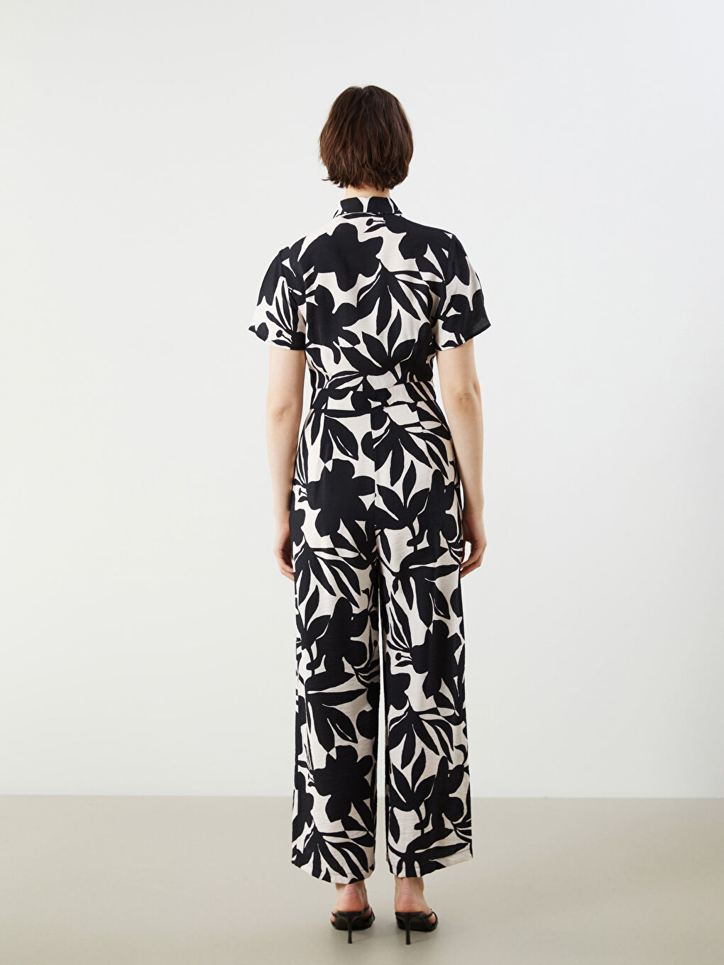 Siyah Gömlek Yaka Çiçekli Kadın Tulum-3