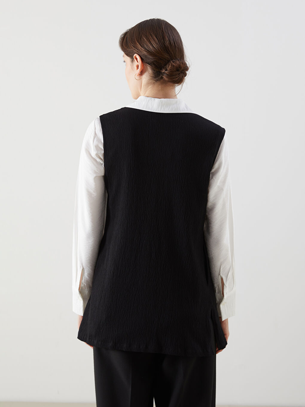 Siyah V Yaka Dokulu Kadın Yelek-3