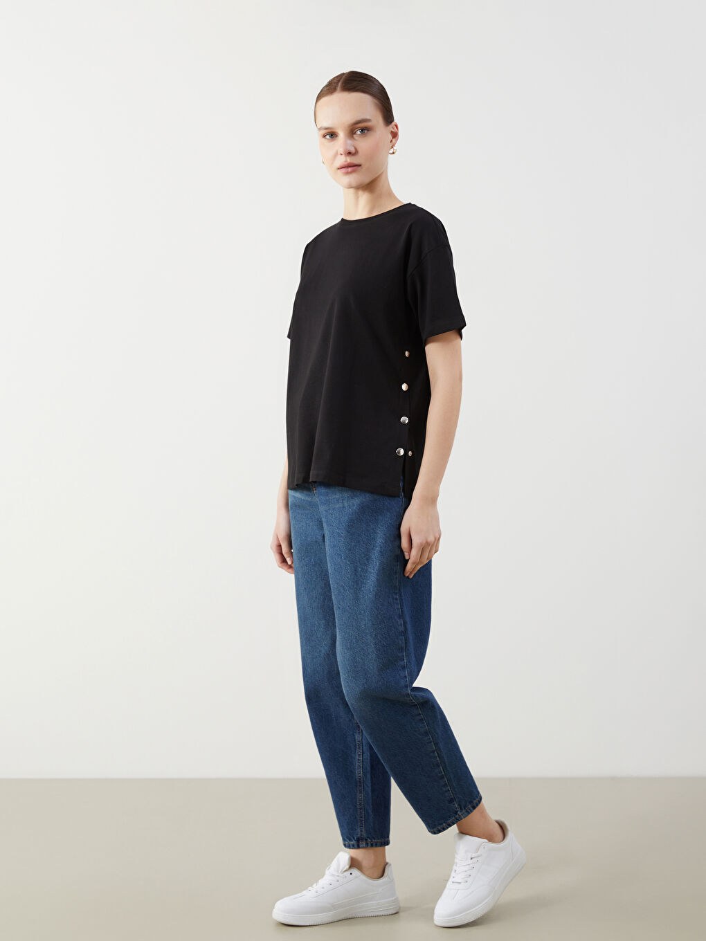 LCW Comfort Siyah Bisiklet Yaka Kadın Tişört - 1