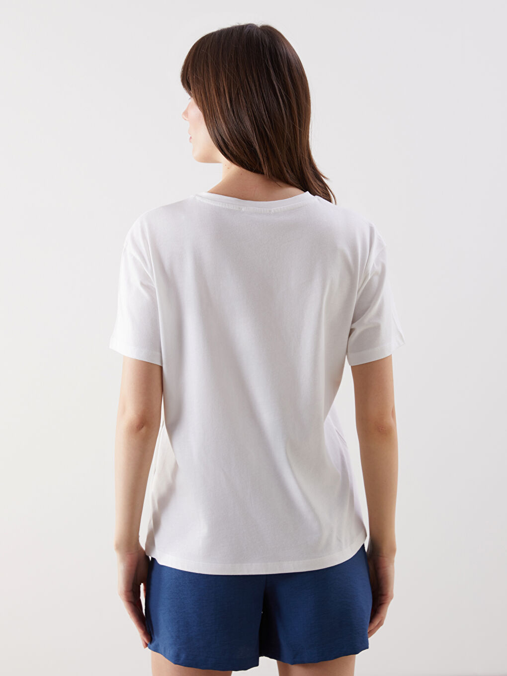 LCW Comfort Beyaz Bisiklet Yaka Kadın Tişört - 3