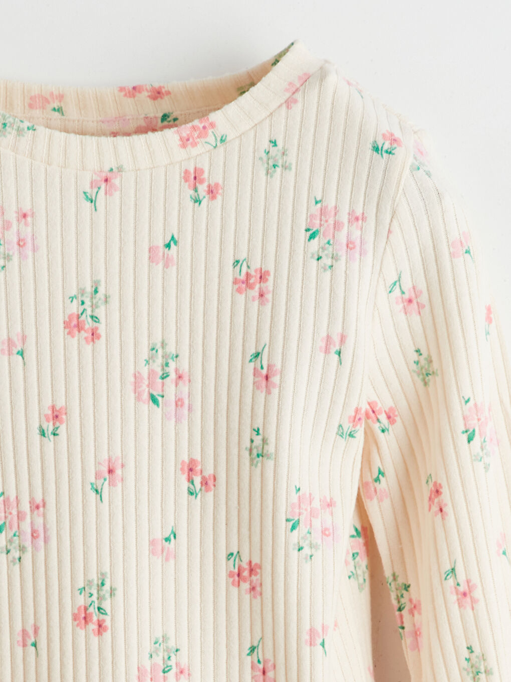 Ekru Bisiklet Yaka Çiçekli Kız Çocuk Tişört-1