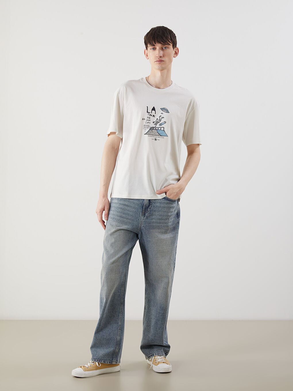 Ерлерге арналған трикотаж принтті футболка-1