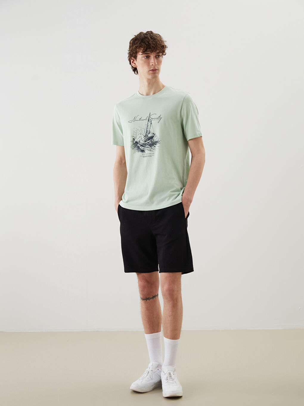 تیشێرت یه‌خه‌ خڕ چاپکراوی مالیبوی جێرسی بۆ پیاوان-1