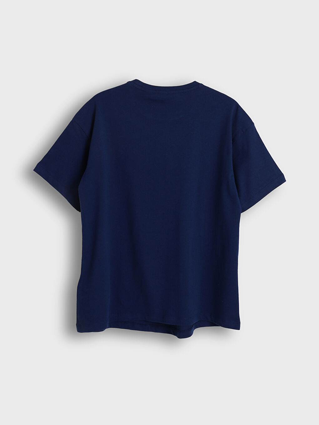 تي شيرت للسيدات بياقة دائرية مطبوع ديزي داك مرخص-5