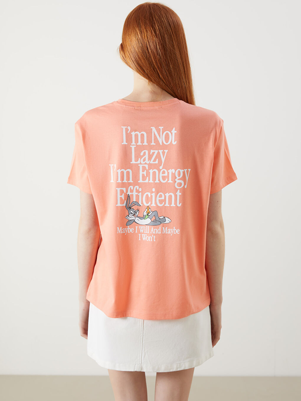 تي شيرت أوفراسايز مطبوع للسيدات بياقة دائرية بطبعة باغز باني المرخصة-3