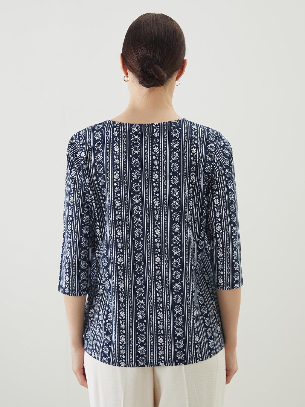 Lacivert Bağlamalı Yaka Desenli Kadın Bluz-3