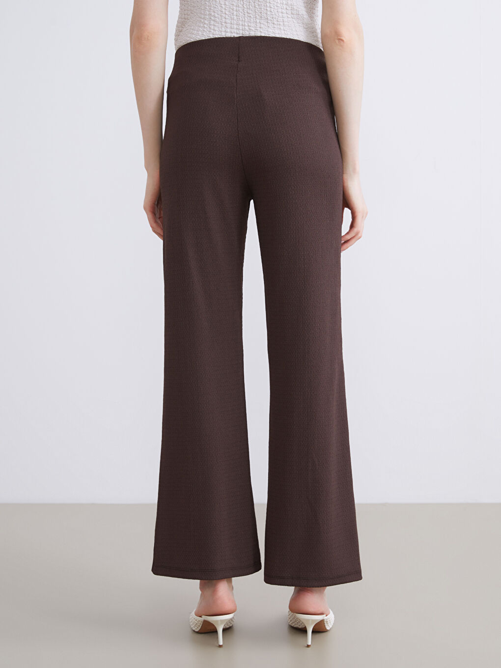 Kahverengi Beli Lastikli Dokulu Kadın Pantolon-3