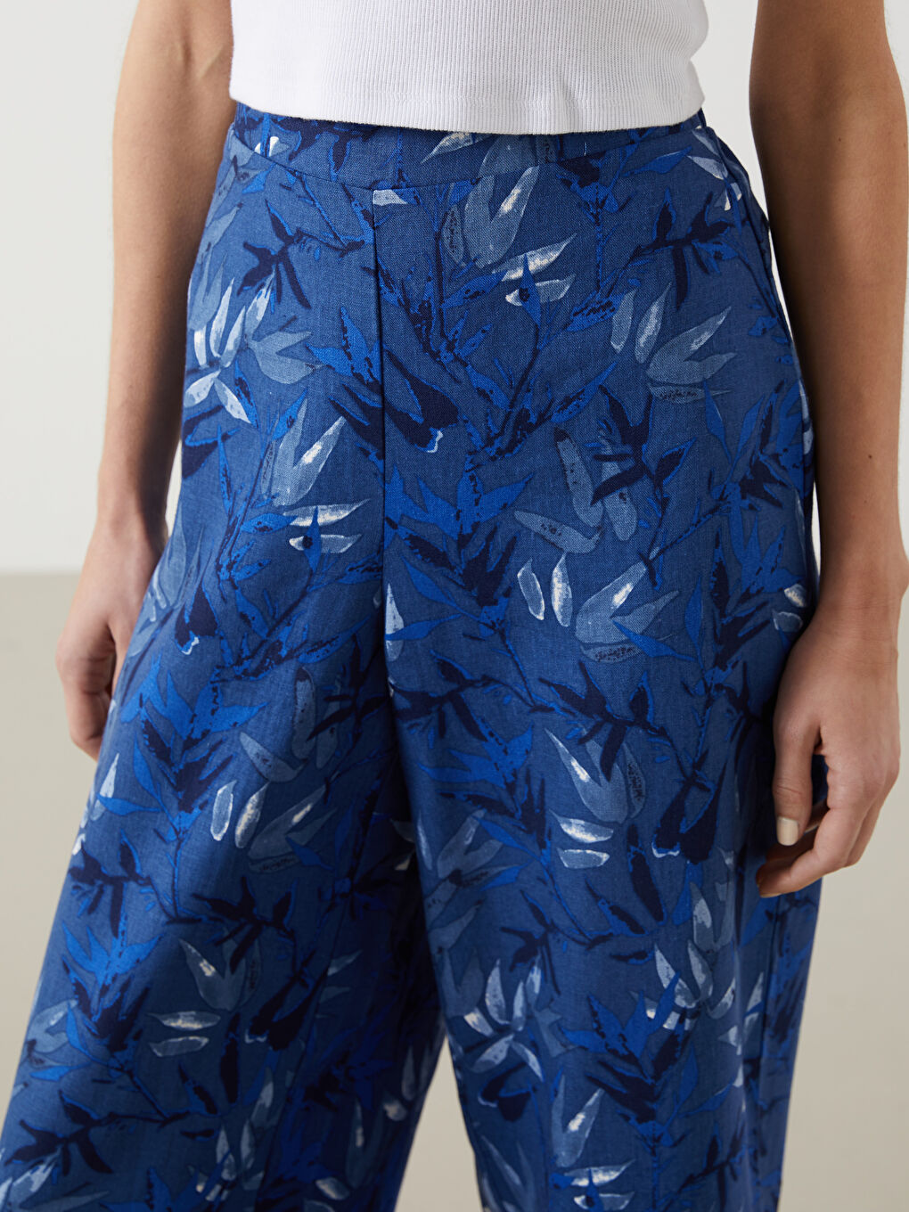 Mavi Beli Lastikli Desenli Keten Karışımlı Kadın Pantolon-2