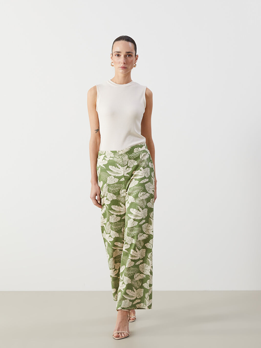 Yeşil Beli Lastikli Çiçekli Keten Karışımlı Kadın Pantolon