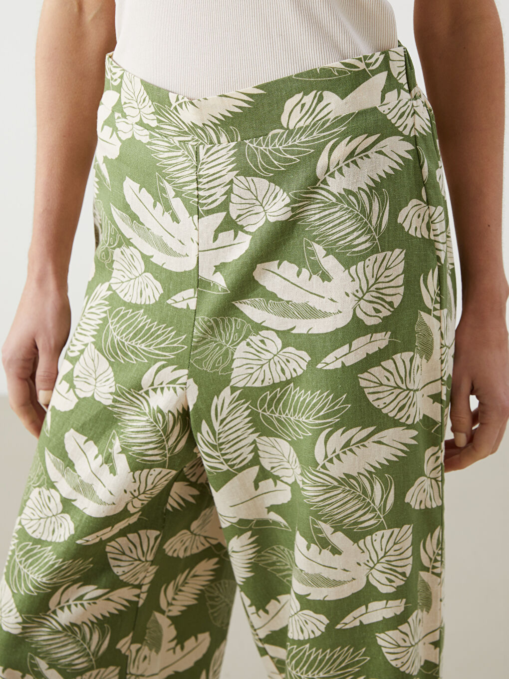 Yeşil Beli Lastikli Çiçekli Keten Karışımlı Kadın Pantolon-2