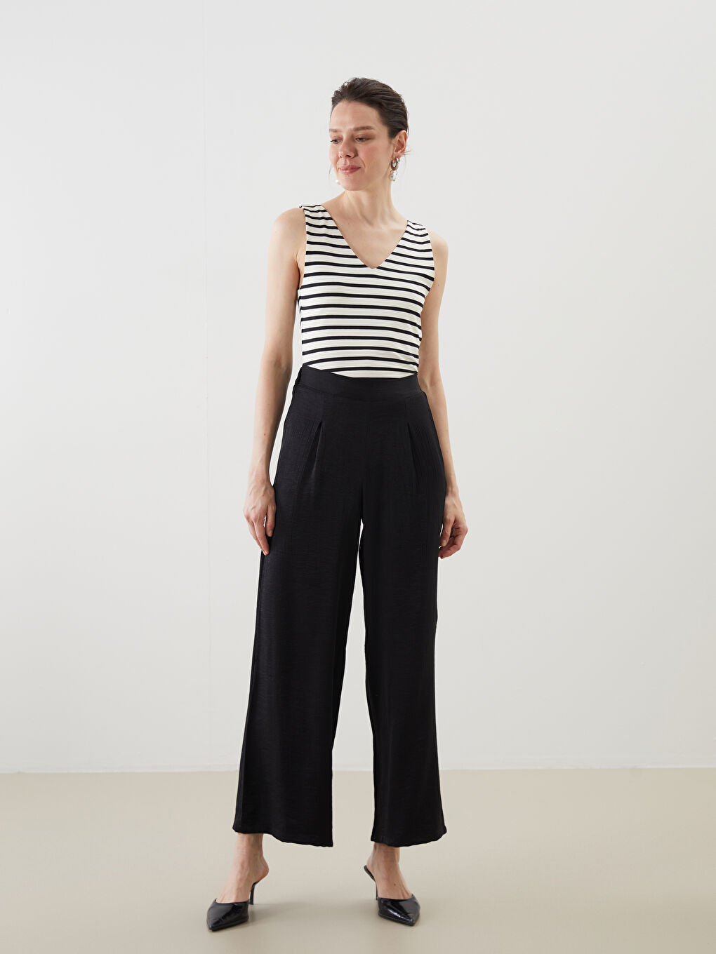 Siyah Beli Lastikli Dokulu Kadın Pantolon