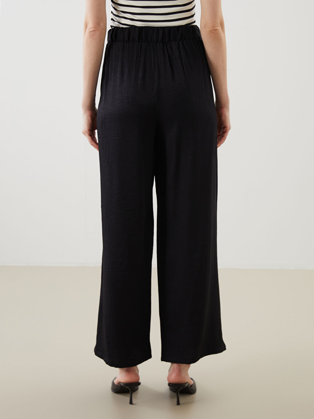 Siyah Beli Lastikli Dokulu Kadın Pantolon-3