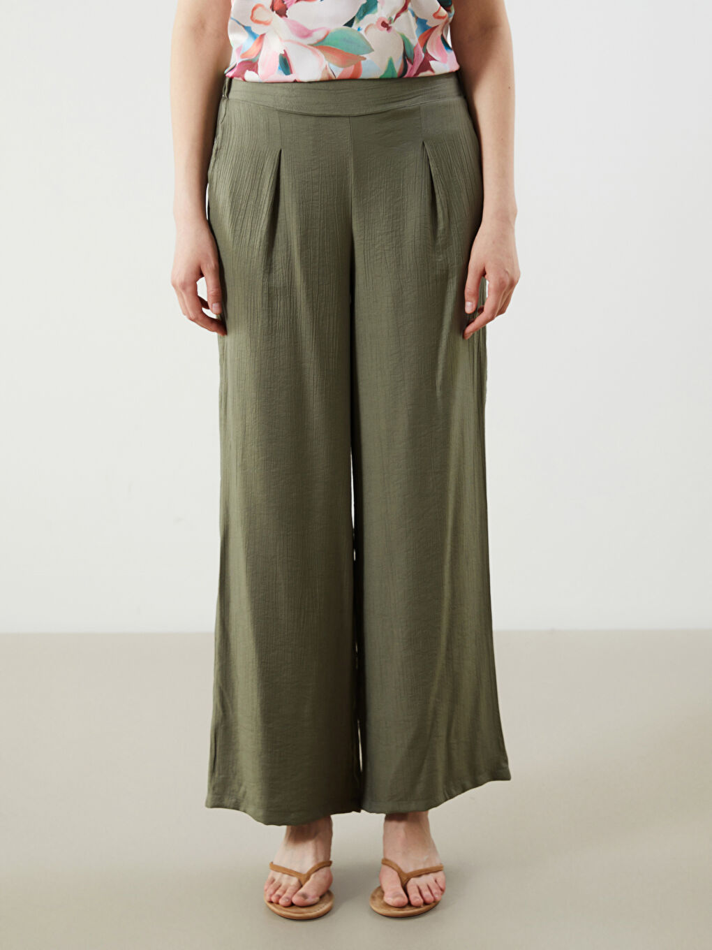 Haki Beli Lastikli Dokulu Kadın Pantolon-1