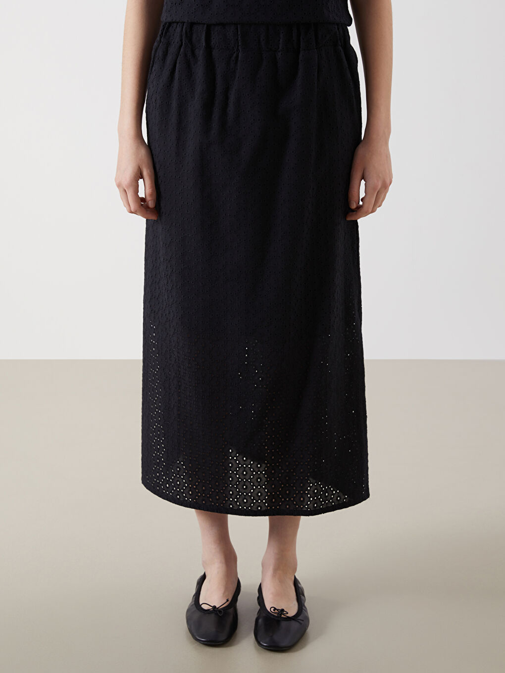 Elastic Waist Hole-Knitted A-Line Broderie Skirt-1