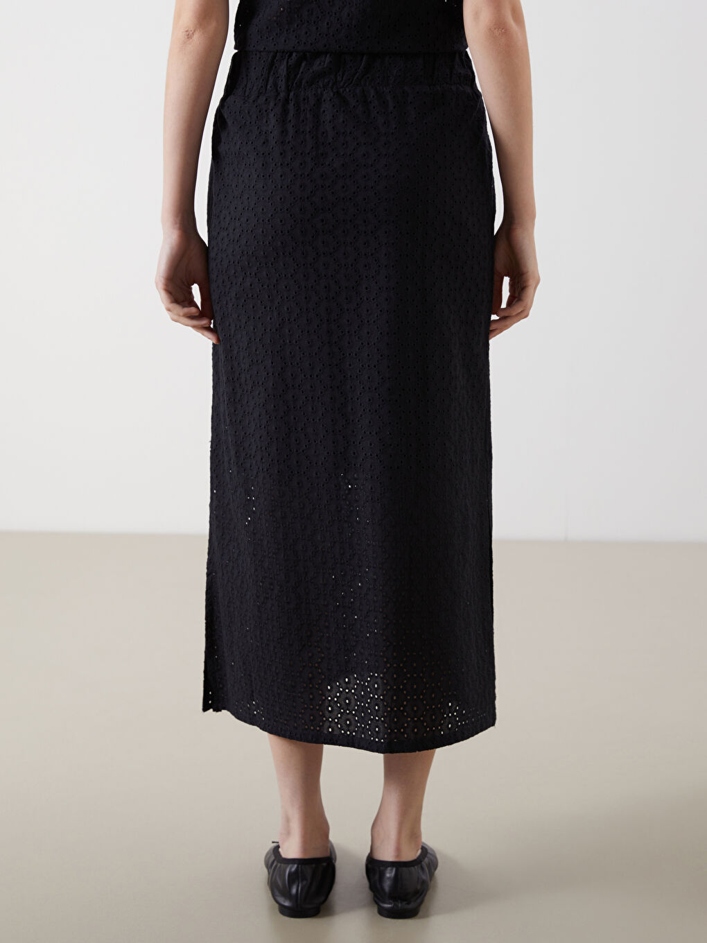 Elastic Waist Hole-Knitted A-Line Broderie Skirt-3