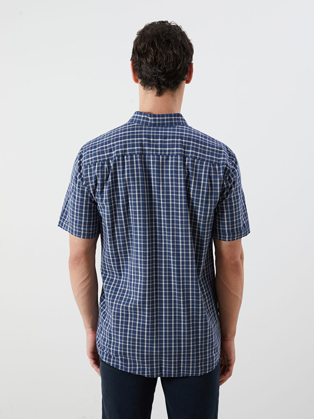 قميص بوبلين كاروهات كم قصير بقصة عادية للرجال-3