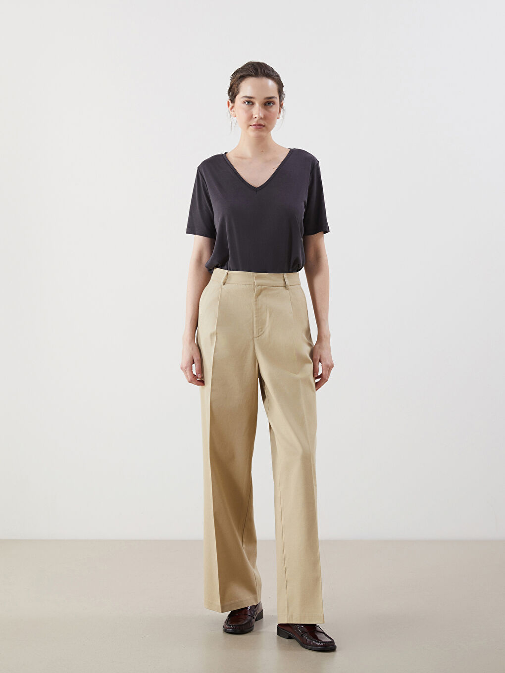 Siyah V Yaka Kadın Tişört-2