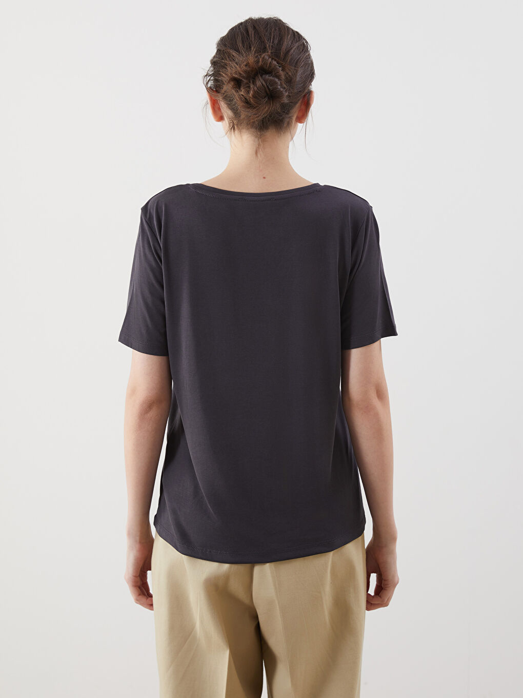 Siyah V Yaka Kadın Tişört-4