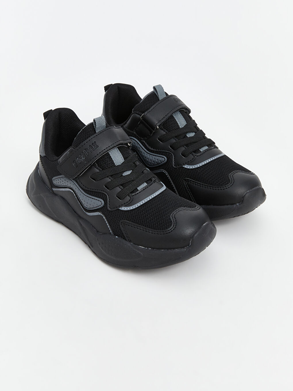Siyah Bağcık ve Cırt Cırtlı Erkek Çocuk Spor Ayakkabı