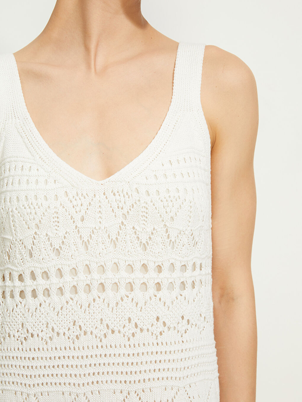 Ekru V Yaka Ajurlu Kadın Triko Elbise-4