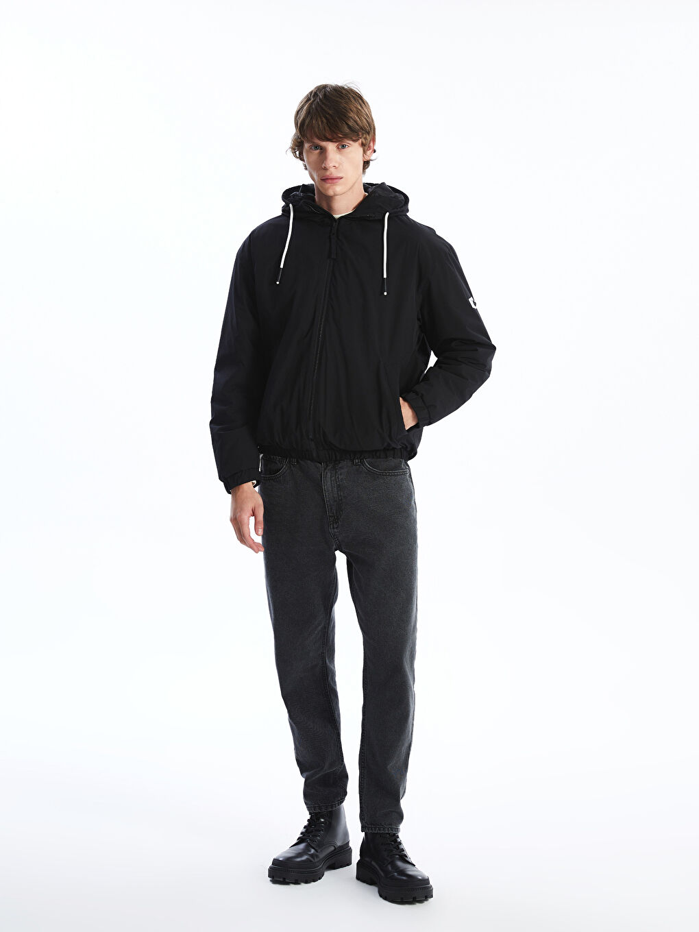 Siyah Rahat Kalıp Kapüşonlu Erkek Orta Kalın Mont-1