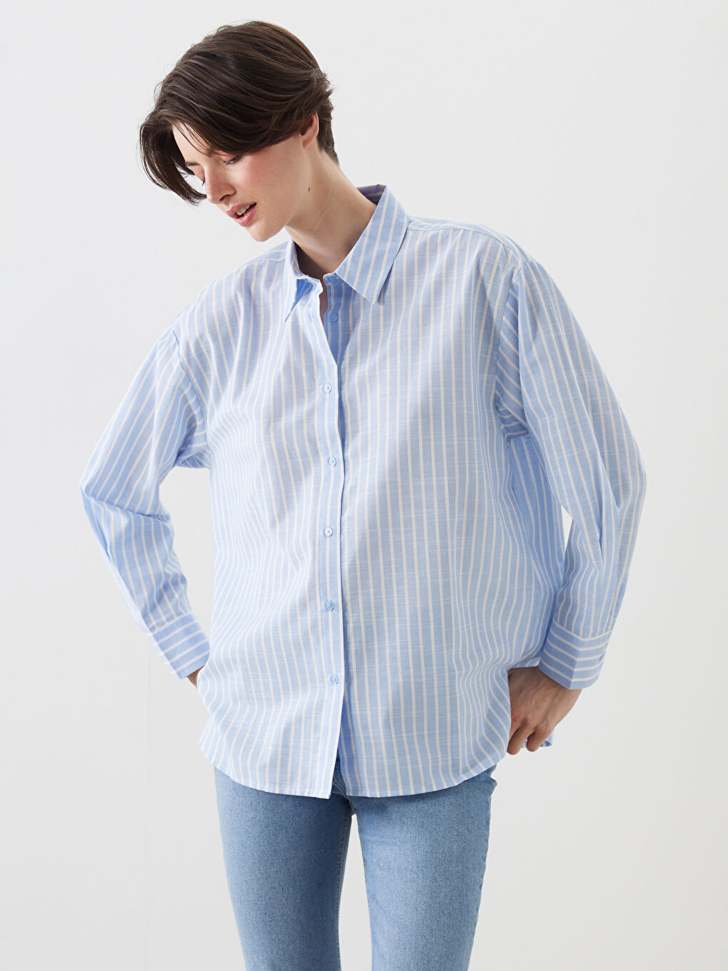 әйелдерге арналған жолақты оверсайз жейде