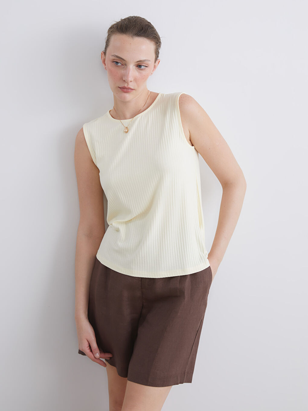 Sarı Bisiklet Yaka Dokulu Kadın Atlet