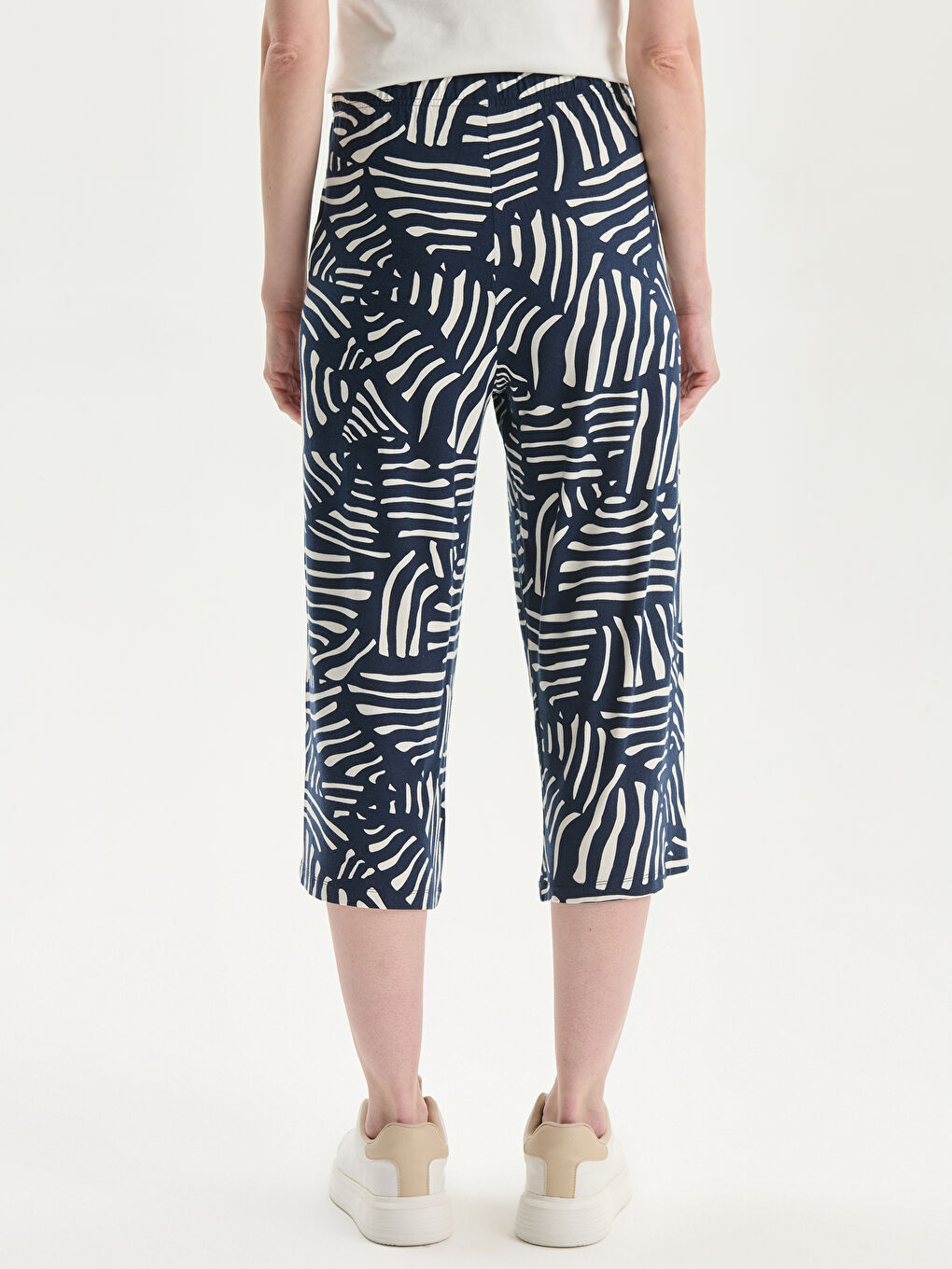 Patterned Women's Capri with Elastic Waist -S5L298Z8-LSJ