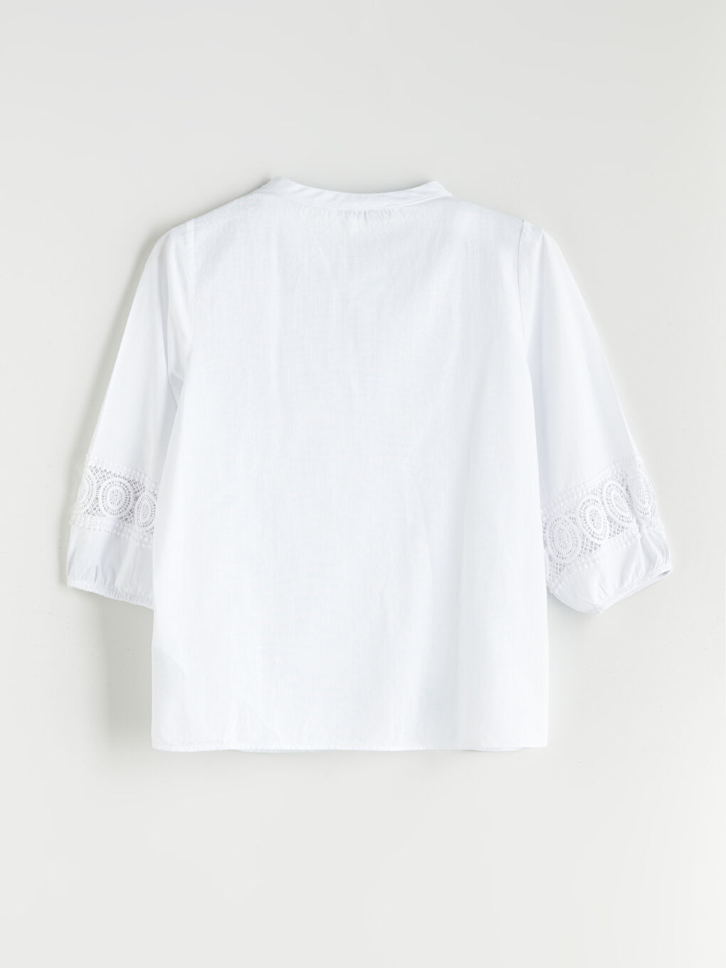 Beyaz Kaçık Yaka Kroşe Detaylı Bluz-5
