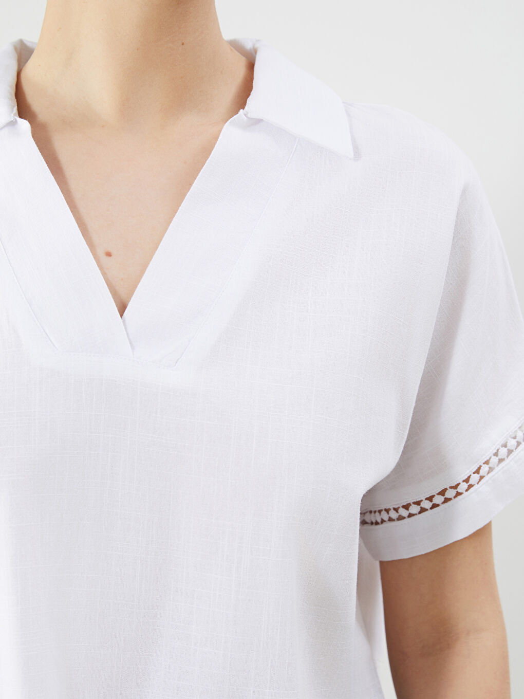 Beyaz Gömlek Yaka Ajur Detaylı Bluz-2