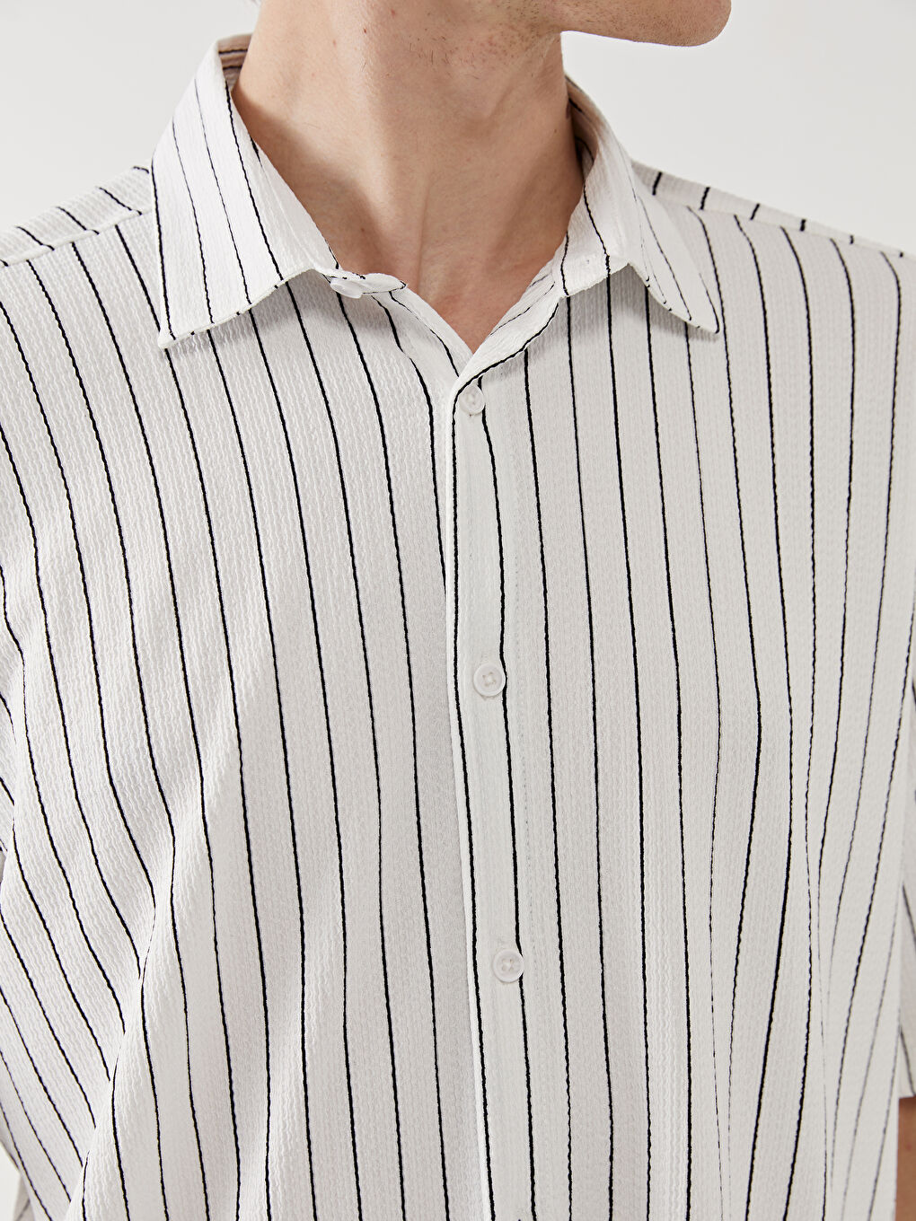 Сорочка для чоловіків зі звичайним кроєм, коротким рукавом і смугастим принтом-2