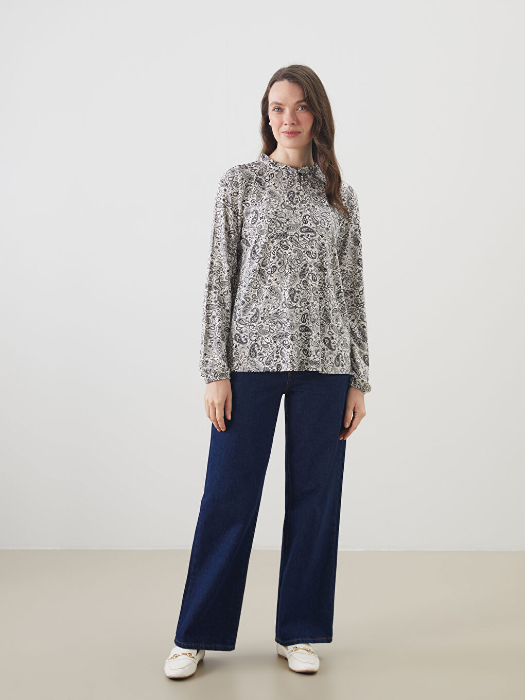 Ekru Dik Yaka Desenli Kadın Bluz-1