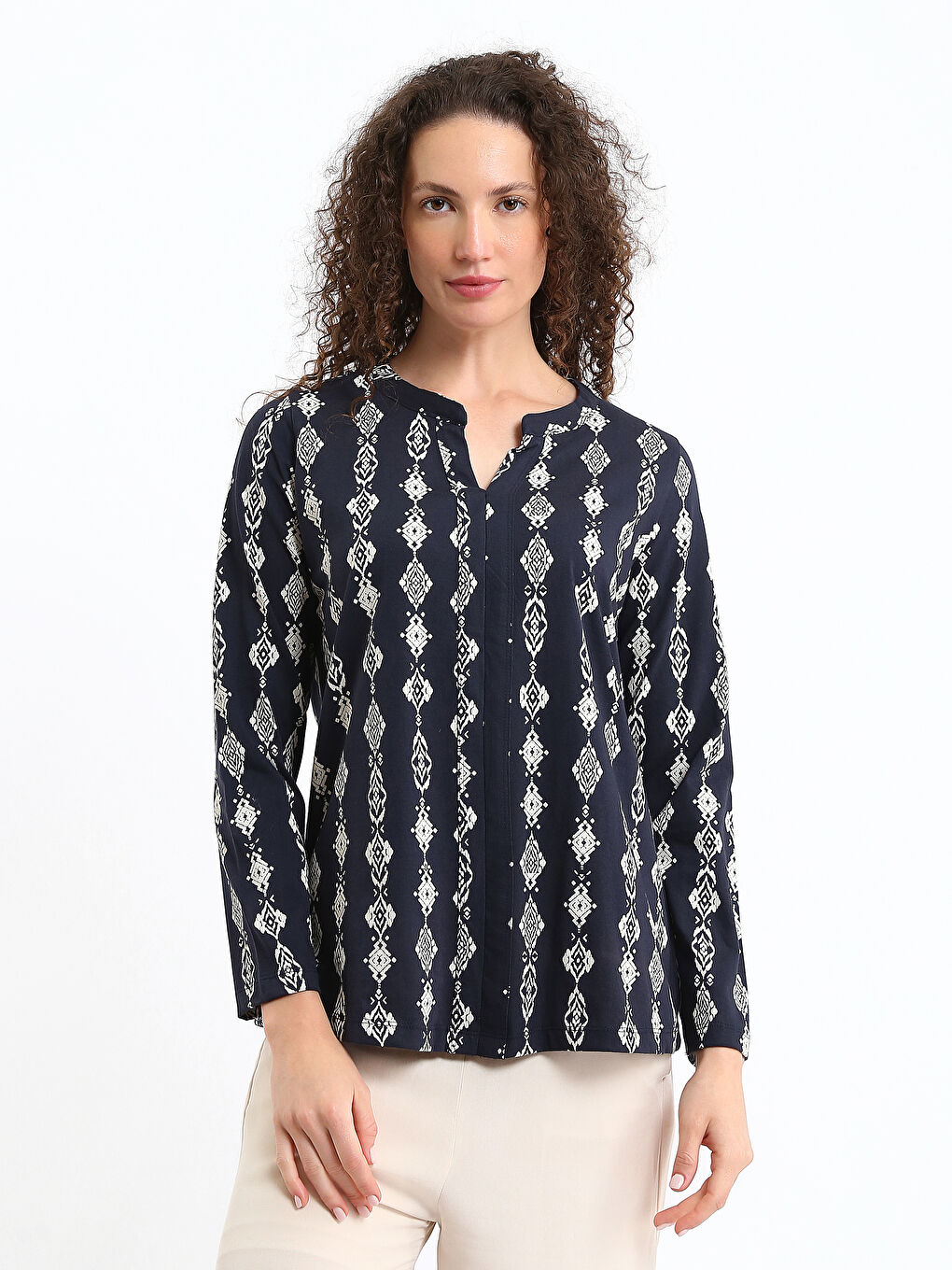 Blouse à Motifs à Encolure Échancrée