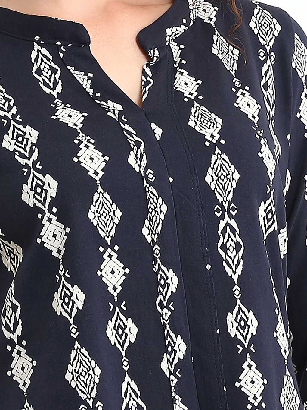 Blouse à Motifs à Encolure Échancrée-4