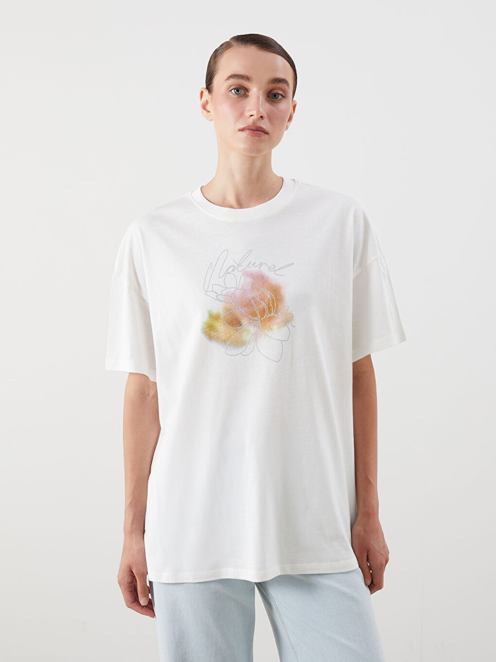 تيشيرت نسائي واسع مطبوع بياقة دائرية