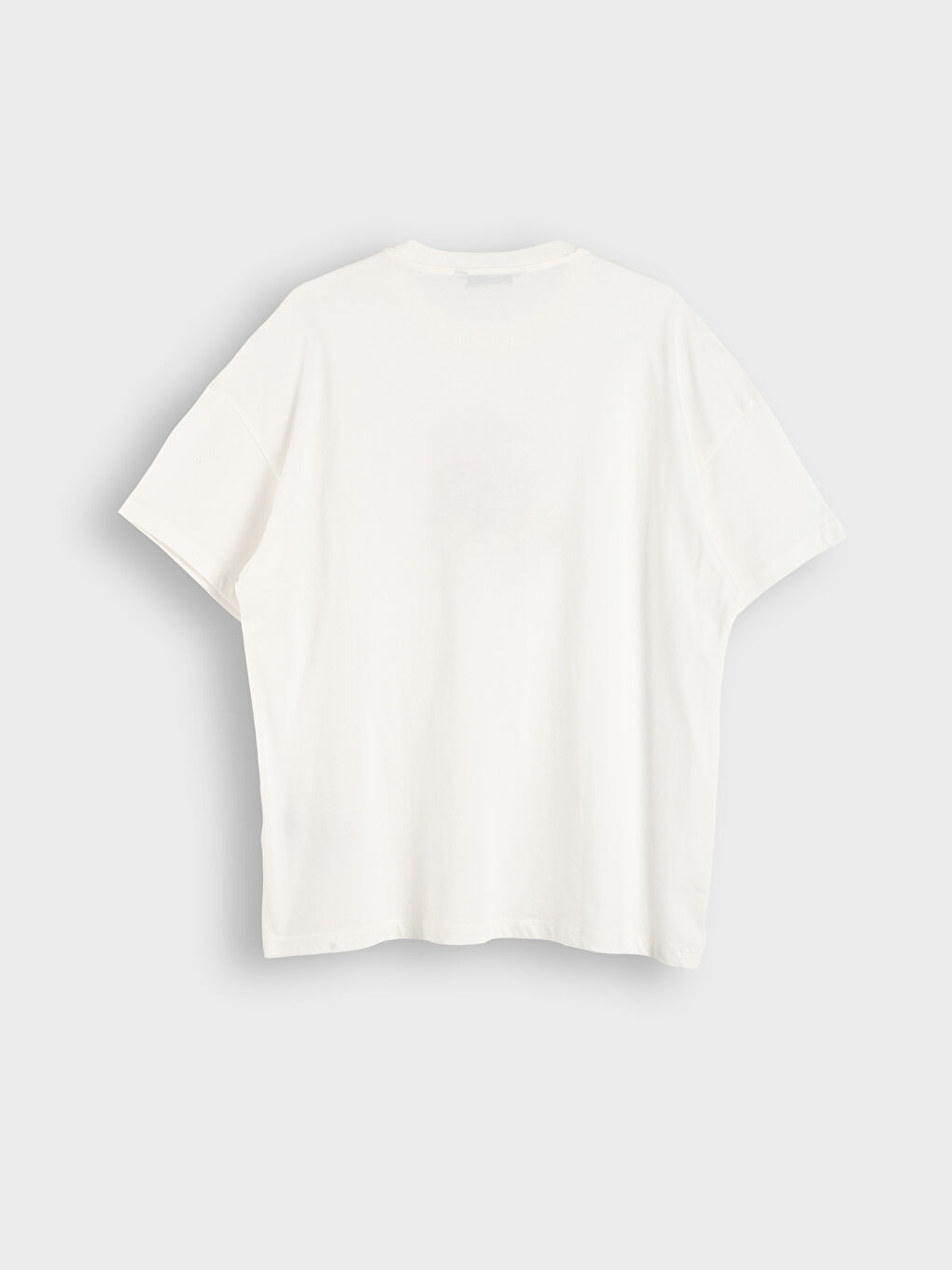 تيشيرت نسائي واسع مطبوع بياقة دائرية-5